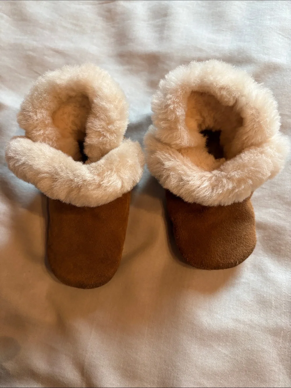 UGG Kids Chestnut Sheepskin Slipper Boots with Cream Fur Trim size 4/5 toddler